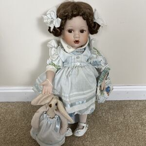 VTG 16” Porcelain Doll w/stand Brown Hair Toy Bunny & Purse Blue Dress‎